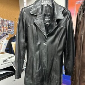 Vakko Black Leather Jacket with Fitted Silhouette
